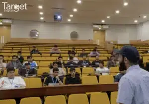دراسة اللغة الإنجليزية في معاهد تارجت ببريطانيا: دليلك الشامل لتحقيق إتقان لغوي احترافي 